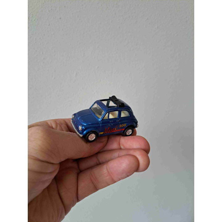 Fiat 500 met sunroof en opdruk Mini 500