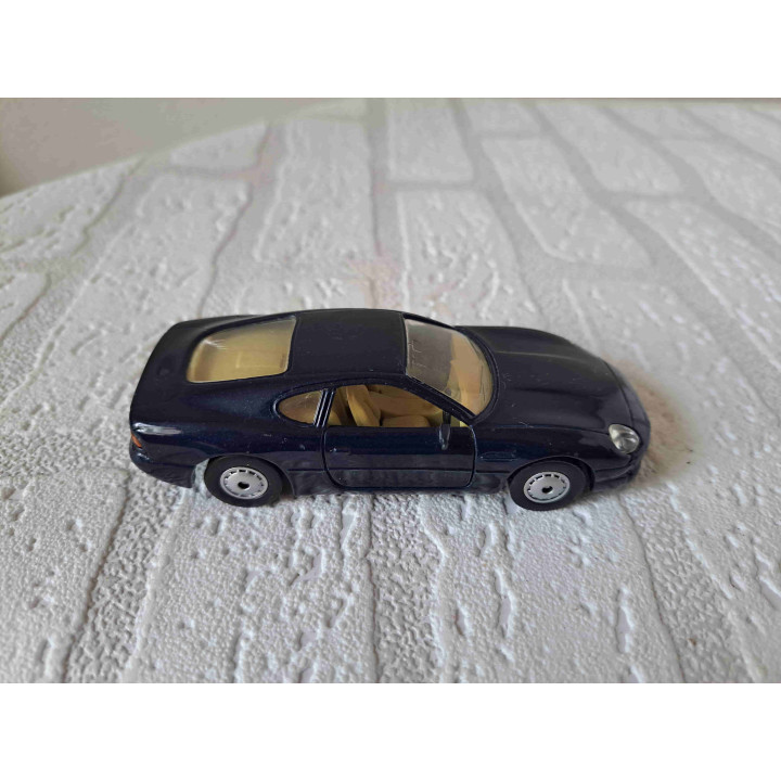 Aston Martin DB7 Maisto Shell 1:40 donkerblauw - modelauto