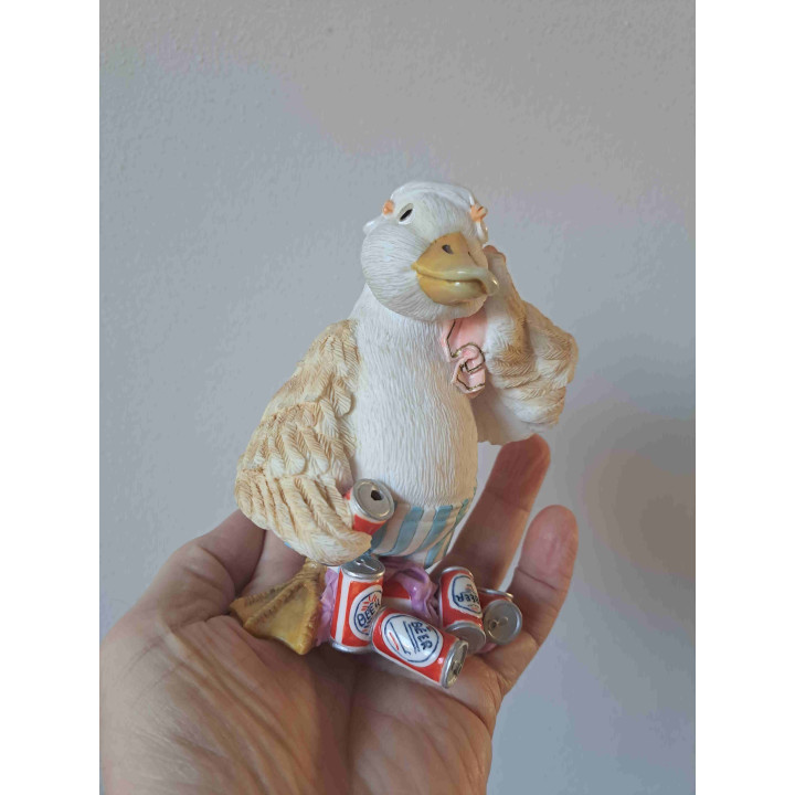 Dizzy Duck drinkt blikjes bier Leonardo Collection 12x9x14cm
