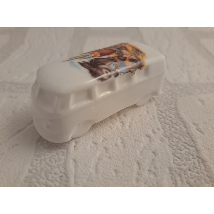 Volkswagen bus met Ezel met mand, porselein 6x2.5x2.5cm - handgemaakt