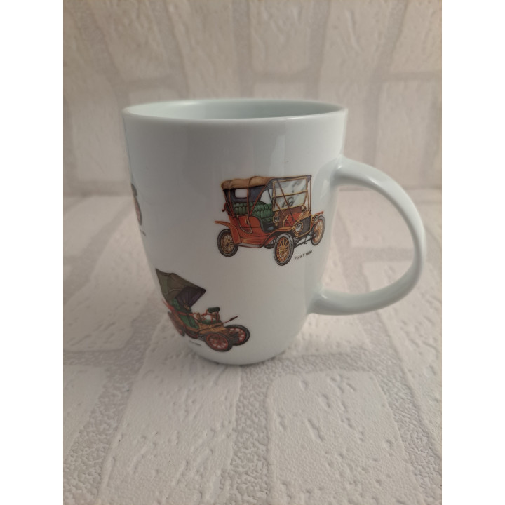 Beker met rondom verschillende oldtimers