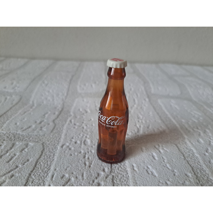 Coca Cola flesje van Kunststof met punterslijper D2xH7cm - Verzamelobjecten