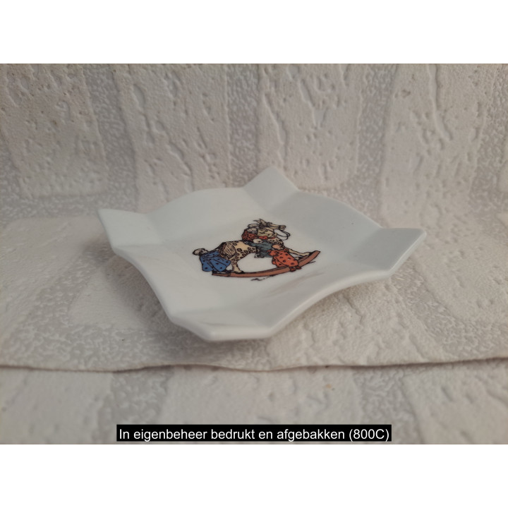 Porselein amuse schaaltje met schommelpaard 8x8x1.5cm