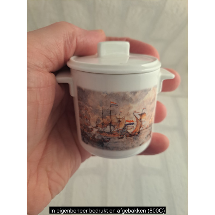 Suikerpotje met Nederlandse zeilschepen, porselein D7xH8cm