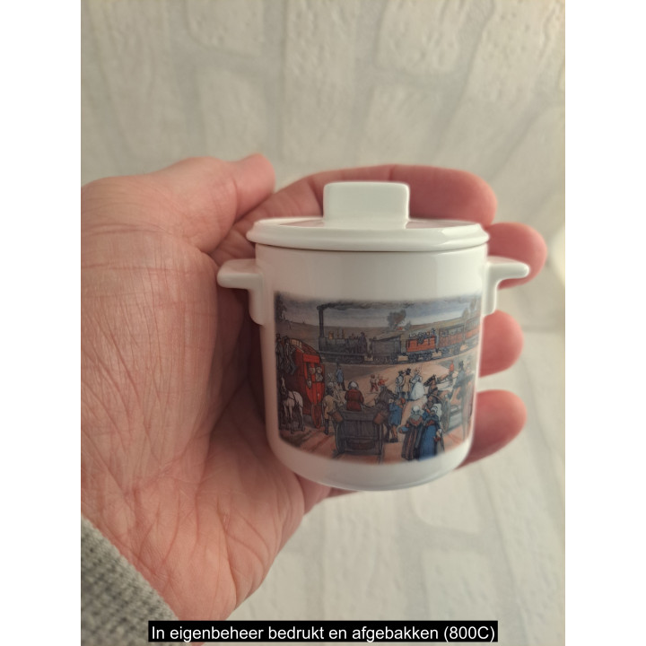 Suikerpotje met stoomtrein en mensen, porselein D7xH8cm