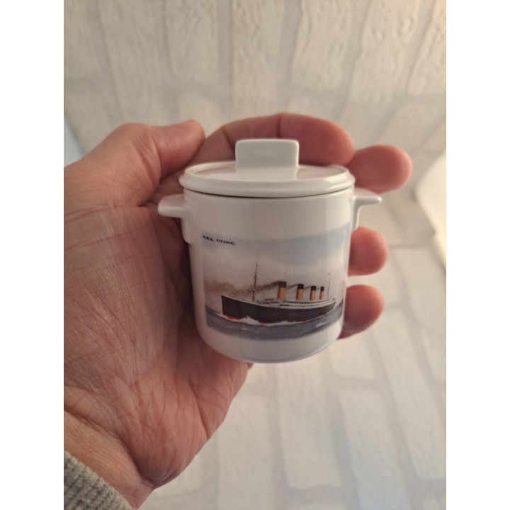 Suikerpotje met passagiersschip Titanic, porselein D7xH8cm - handgemaakt
