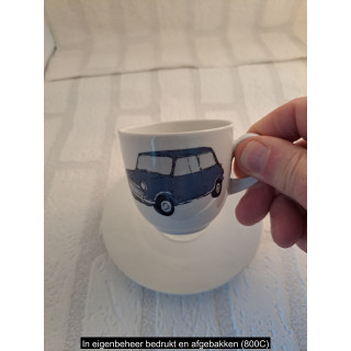 Kop en schotel van porselein met blauwe Mini Cooper tekening