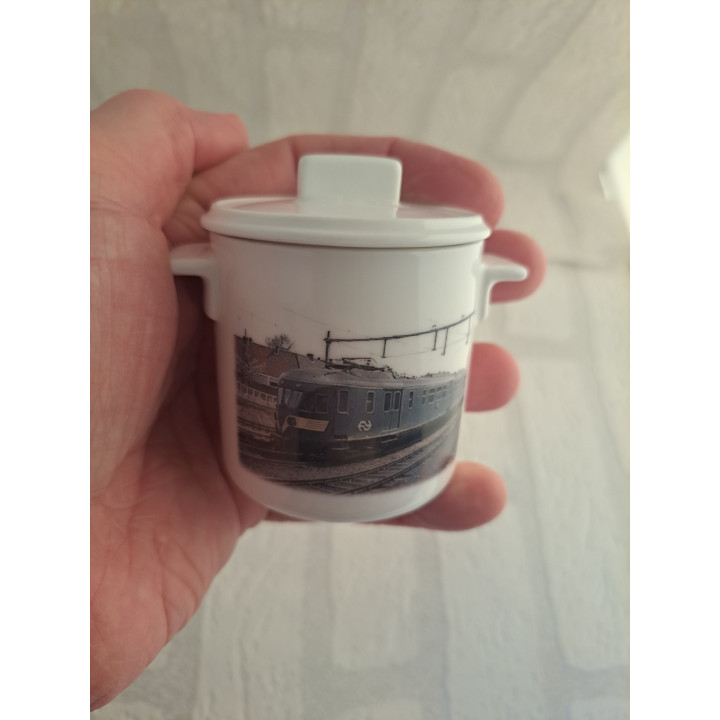 Suikerpotje met een Nederlandse trein, porselein D7xH8cm - handgemaakt