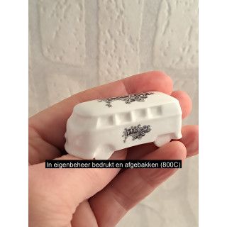 Volkswagen bus letters PEACE AND LOVE, porselein 6x2.5x2.5cm