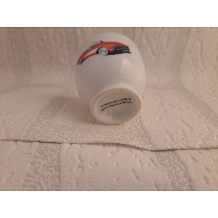 Eierdopje van porselein met rode Chevrolet Corvette C1 tekening - handgemaakt