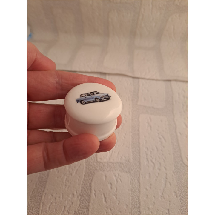 Pillendoosje Trabant 601 Porselein 4.5cm