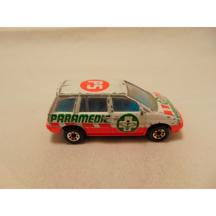 Nissan Prairie Ambulance Matchbox 1:53