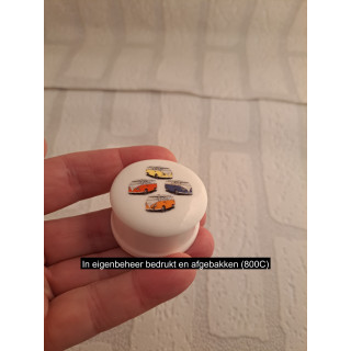 Pillendoosje met Volkswagen bussen, porselein D4.5xH2.5cm