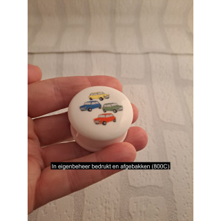 Pillendoosje met vier Mini Coopers, porselein D4.5xH2.5cm