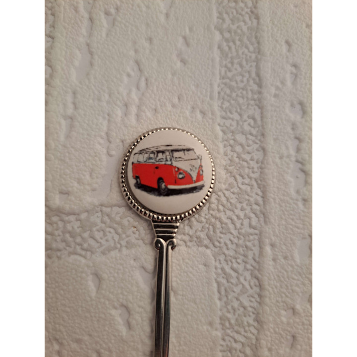 Theelepeltje met rode Volkswagen bus, porselein en metaal - Verzamelobject