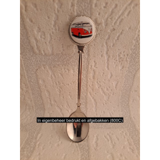 Theelepeltje met rode Volkswagen bus, porselein en metaal