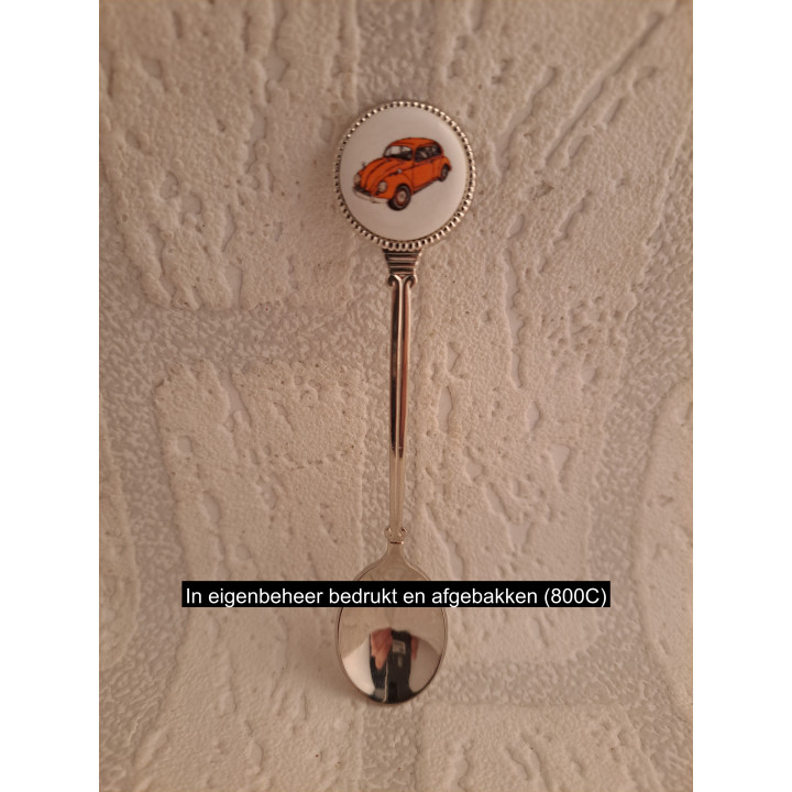 Metaal thee-koffie lepeltje oranje Volkswagen kever op het porselein rondje