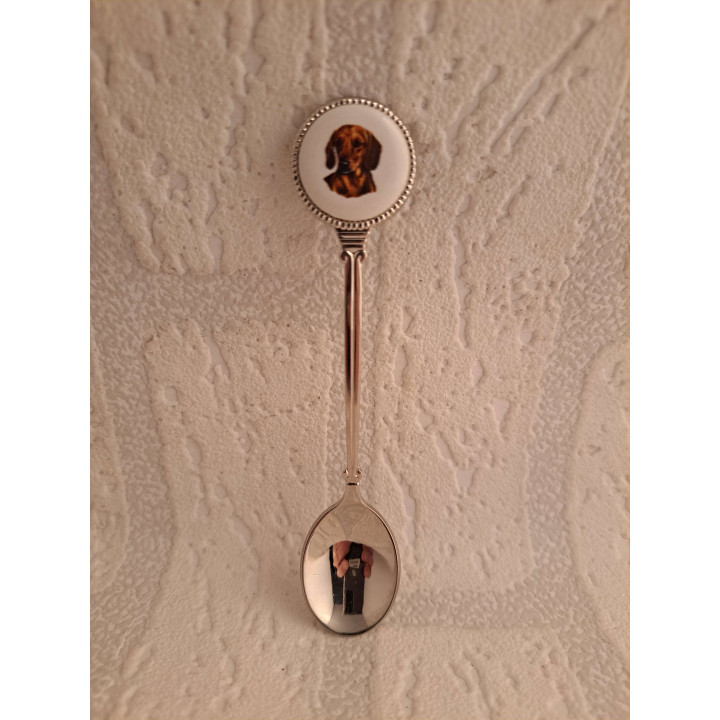 Metaal thee-koffie lepeltje kortharige Teckel hond op het porselein rondje - Verzamelobject