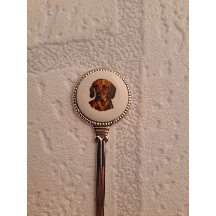 Metaal thee-koffie lepeltje kortharige Teckel hond op het porselein rondje - Verzamelobject