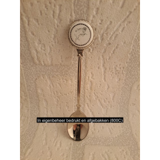 Metaal theelepeltje sterrenbeeld ram op porselein rondje