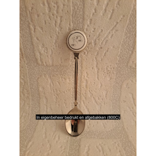 Metaal theelepeltje sterrenbeeld weegschaal op porselein rondje