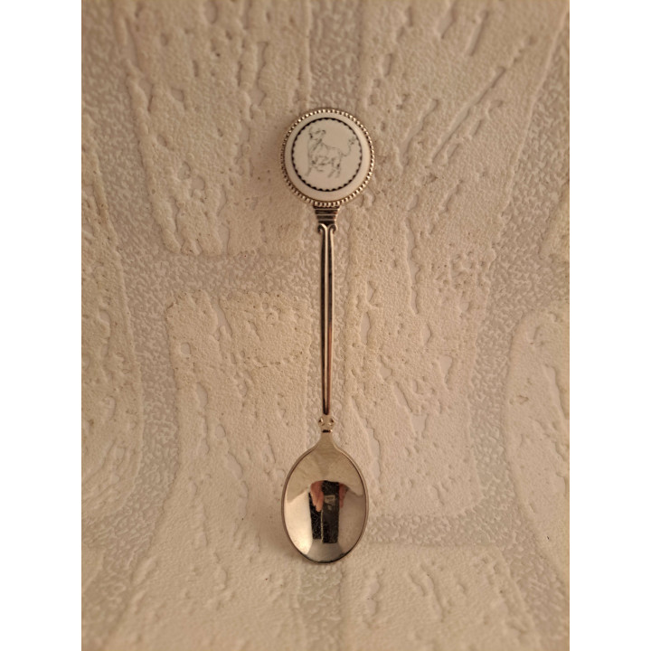 Metaal theelepeltje sterrenbeeld stier op porselein rondje - Verzamelobject