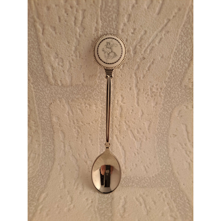 Metaal theelepeltje sterrenbeeld waterman op porselein rondje - Verzamelobject