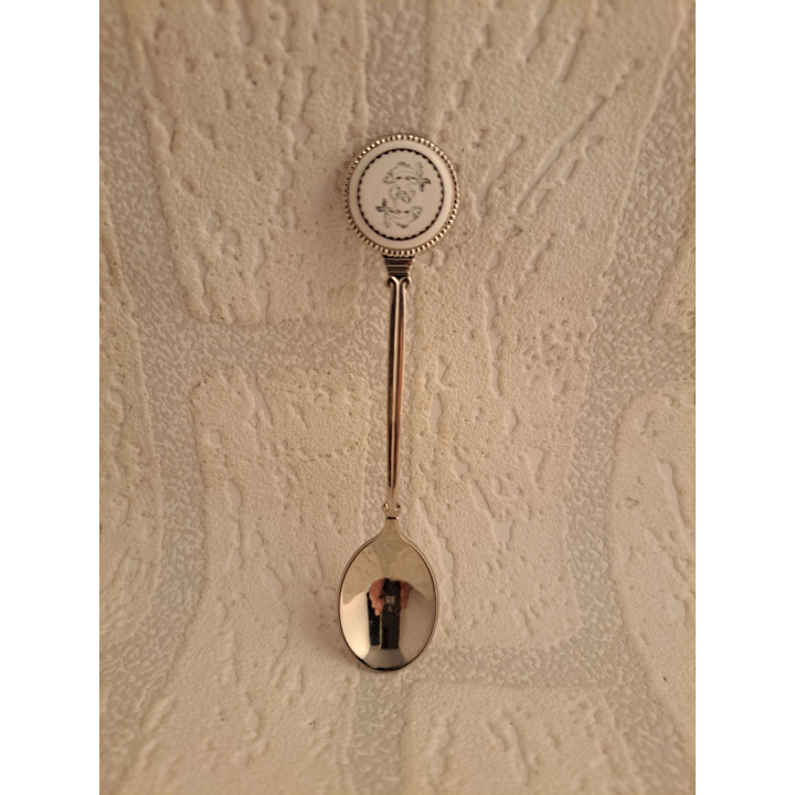 Metaal theelepeltje sterrenbeeld vissen op porselein rondje - Verzamelobject