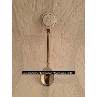 Metaal theelepeltje sterrenbeeld boogschutter op porselein rondje