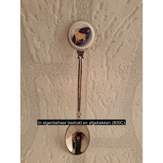 Metaal theelepeltje sterrenbeeld stier in kleur op porselein rondje