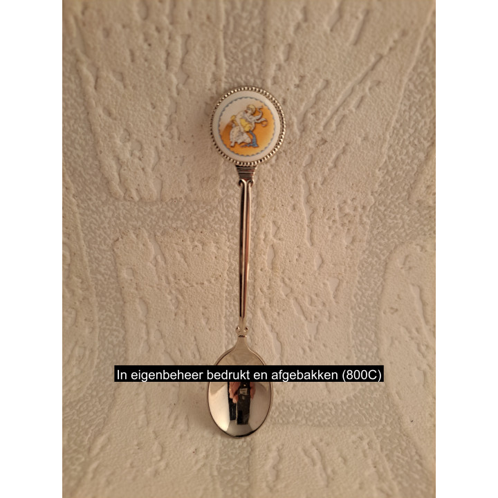 Metaal theelepeltje sterrenbeeld waterman in kleur op porselein rondje