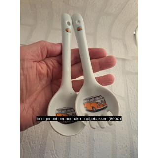 Lepels van porselein voor salade met Volkswagen combi bus tekening