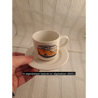 Kop en schotel met oranje Volkswagen bus, porselein D7xH7cm