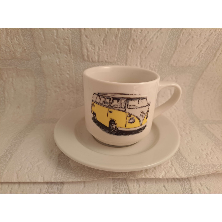 Kop en schotel met gele Volkswagen bus, porselein D7xH7cm - handgemaakt
