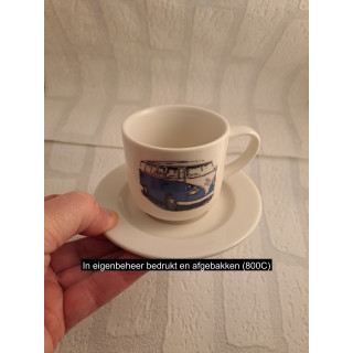Kop en schotel met blauwe Volkswagen bus, porselein D7xH7cm