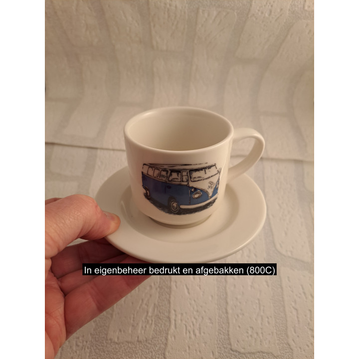 Kop en schotel met blauwe Volkswagen bus, porselein D7xH7cm