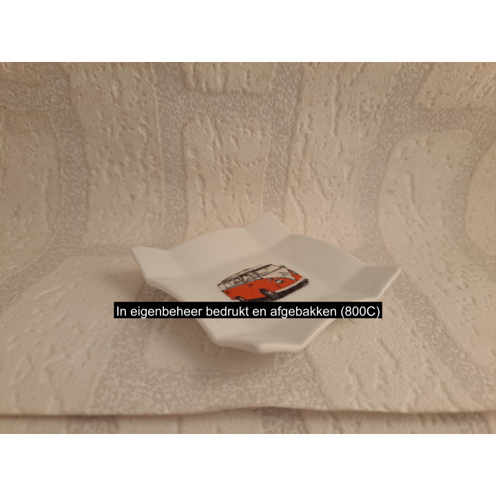 Amuse schaaltje met rode Volkswagen bus 8x8x1.5cm