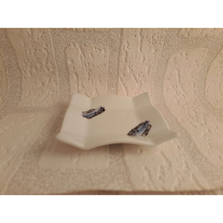 Porselein amuse schaaltje met Trabant 601 8x8x1.5cm - handgemaakt