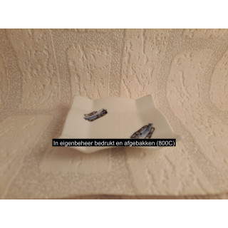 Porselein amuse schaaltje met Trabant 601 8x8x1.5cm