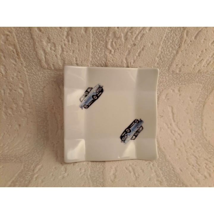 Porselein amuse schaaltje met Trabant 601 8x8x1.5cm - handgemaakt