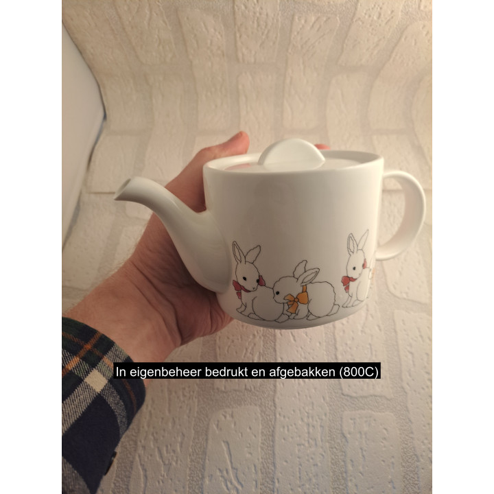 Theepot koffiepot van Arcoroc met konijnen tekening