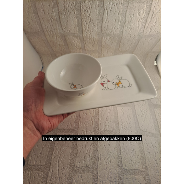 Porseleinen Schaaltje op Plateau met Konijnen Tekening