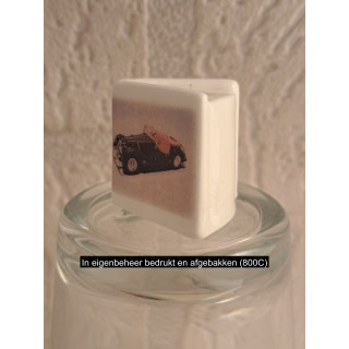 Boekje met Morgan Plus 8 cabrio, porselein 2.5x2.5x2.5cm