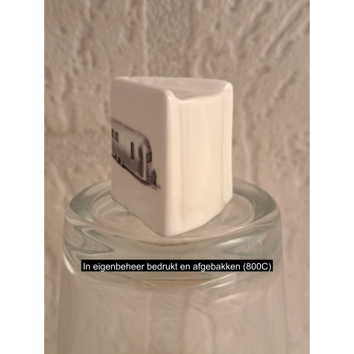Boekje met Airstream caravan, porselein 2.5x2.5x2.5cm