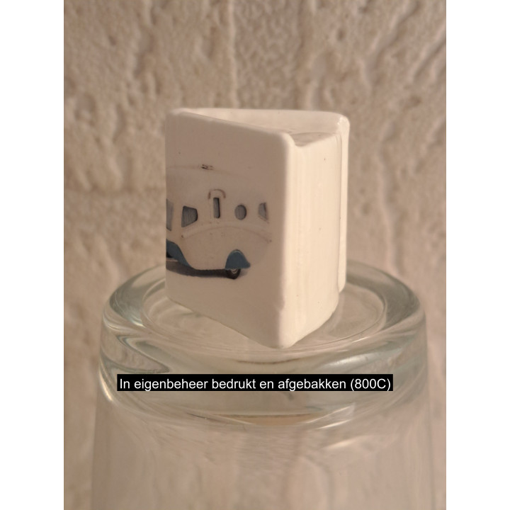 Boekje van porselein met Willerby vogue 1956 caravan afbeelding