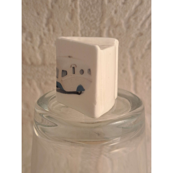 Boekje met Willerby vogue 1956 caravan, porselein 2.5x2.5x2.5cm - handgemaakt