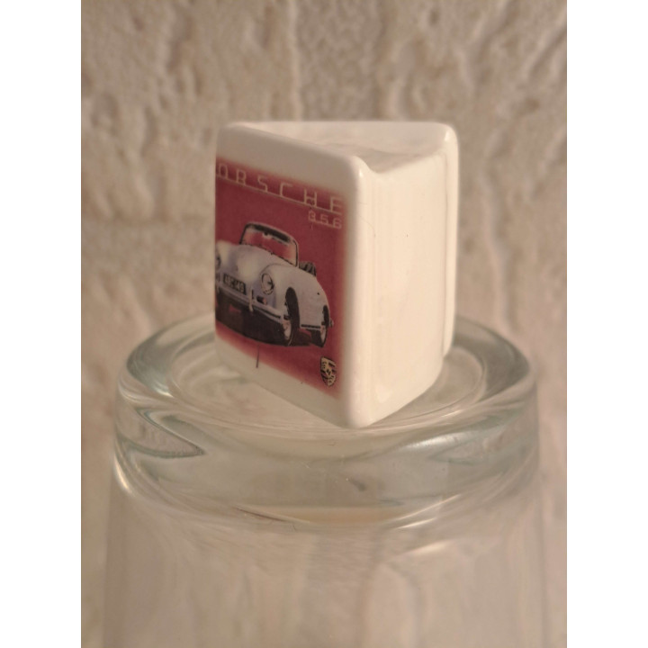 Boekje met Porsche 356 cabrio, porselein 2.5x2.5x2.5cm - handgemaakt