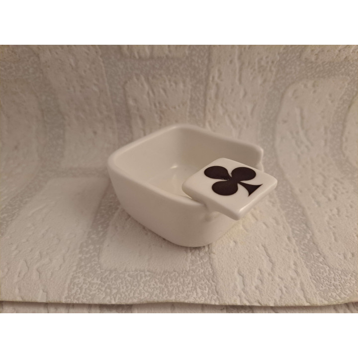 Asbak met speelkaart symbool Klaveren, porselein 7x8.5x4cm - handgemaakt