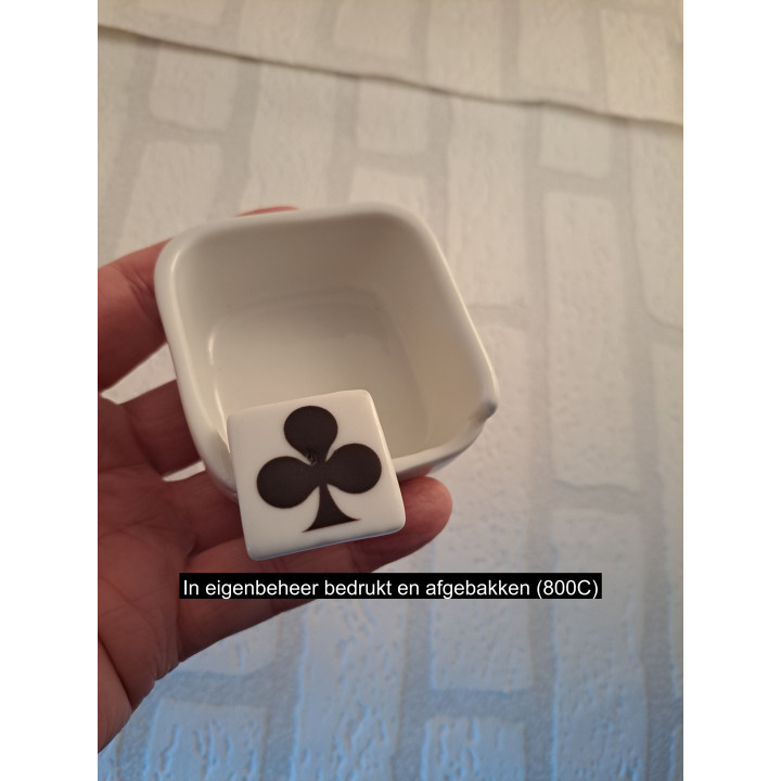 Asbak met speelkaart symbool Klaveren, porselein 7x8.5x4cm