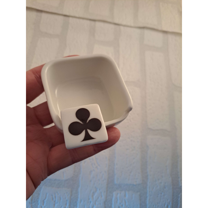Asbak met speelkaart symbool Klaveren, porselein 7x8.5x4cm - handgemaakt